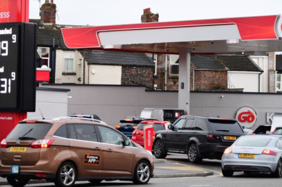 Huge queues at UK petrol stations as panic buying drivers fear fuel price rise