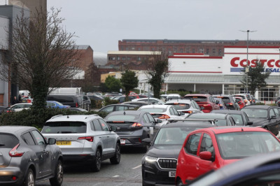 Queues grow at London petrol stations amid fears of price rise linked to Middle East war: Reports of forecourts running dry