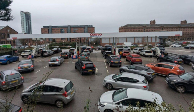 Queues spotted at UK petrol stations amid fuel price hike fears - 'fill up now'
