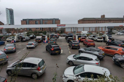 Queues spotted at UK petrol stations amid fuel price hike fears - 'fill up now'