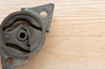 Hydraulic Vs Rubber Engine Mounts: How Are They Different And Why It Matters