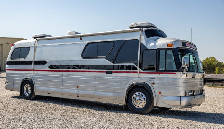Buy This 1970 GM Bus That’s Been Turned Into an RV and Start a Band