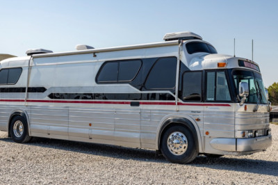 Buy This 1970 GM Bus That’s Been Turned Into an RV and Start a Band