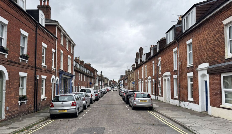 Couple park outside their new house but find 8-word note on windscreen