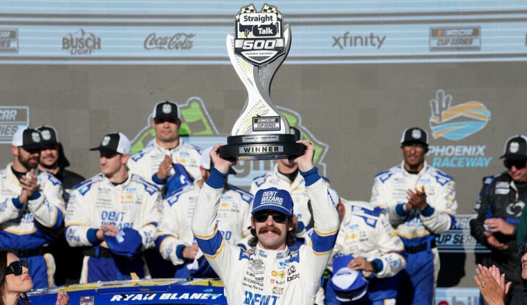 Blaney ends Reddick's streak, seals Penske sweep