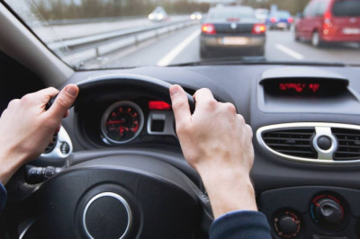 Common mistake drivers make when turning right at junction that causes major delays