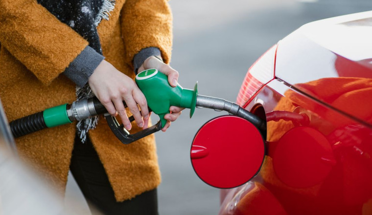 Drivers told 'ration' fuel and use 'eco mode' as Iran war bumps oil prices up