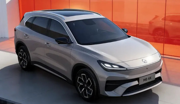 New MG 4X crossover brings semi-solid-state batteries