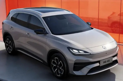 New MG 4X crossover brings semi-solid-state batteries