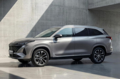 New MG S9 due in UK this month as £34k, seven-seat PHEV