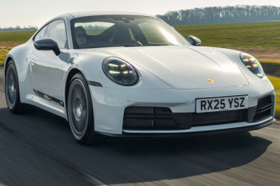 Porsche mulls flagship sports car above 911