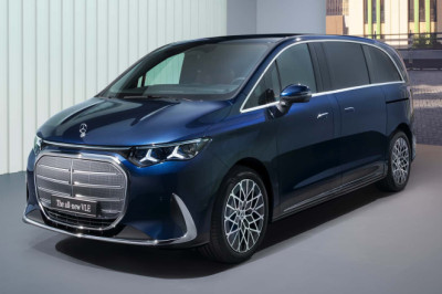 Rejoice: This Luxurious Mercedes-Benz Minivan Is Coming To America