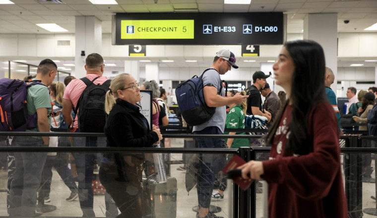 TSA Agents Will Miss First Paycheck This Friday Amid Government Shutdown