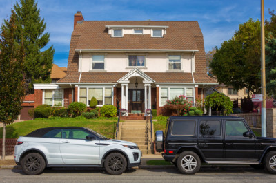 Why You Might Run Afoul Of The Law If You Street Park In Front Of Your Neighbor's House