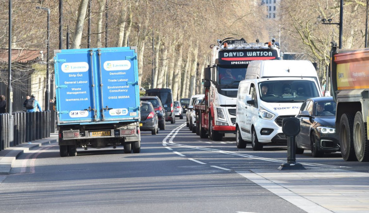 Government to create new road offence to give points to drivers
