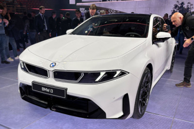 Electric 3 Series revealed: BMW i3 brings 559 miles of range