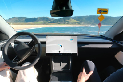 Former Uber Self-Driving Chief Crashes Tesla On FSD Into A Concrete Wall