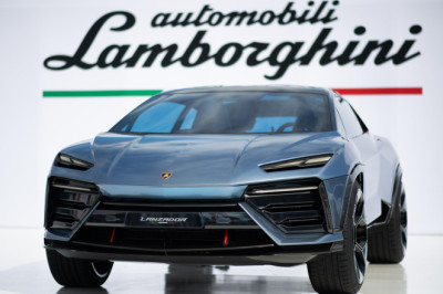 Electric Lamborghini still planned despite Lanzador going PHEV