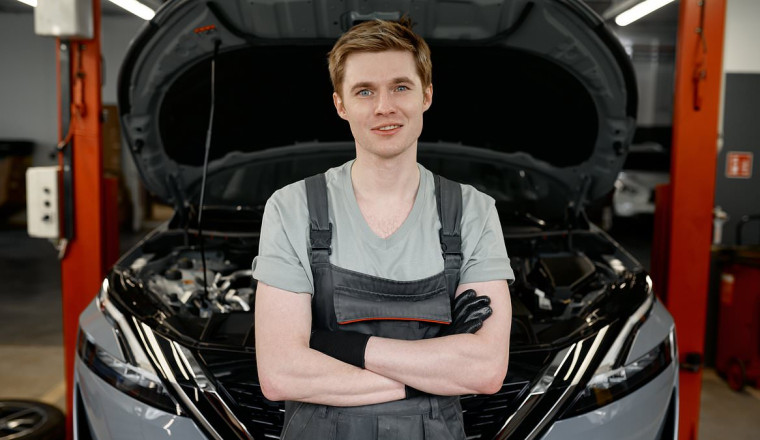 Shortage of mechanics threatens to push up car repair costs as sector fails to attract young workers