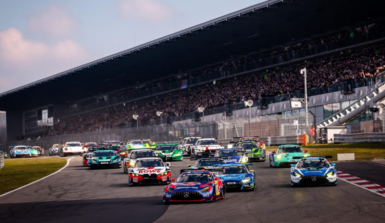 What happened in Verstappen's Nurburgring return race