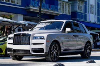 Rolls-Royce Says Cullinan Owners Can't Use The Back Seats Because The Seat Belts Might Not Be Attached