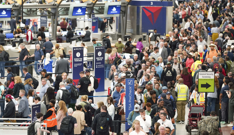 Delta Tells Congress To Get Bent, Suspends Perks Amid Partial Government Shutdown