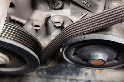 What's The Difference Between An Idler Pulley And A Tensioner Pulley?