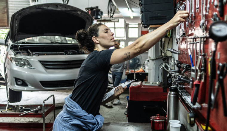 This Is The Essential Tool Every Hybrid And EV Auto Mechanic Needs