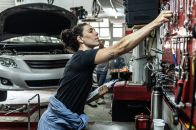 This Is The Essential Tool Every Hybrid And EV Auto Mechanic Needs