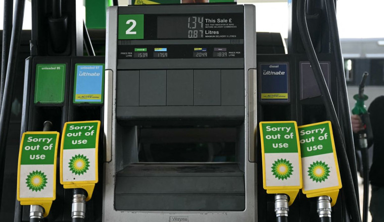 RAC shares its 'ultimate' fuel-saving guide as pump price soars and some run dry