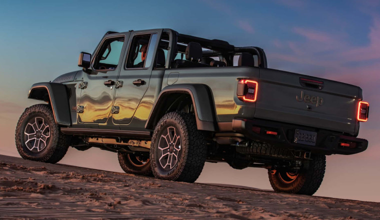The Manual Jeep Gladiator Is Probably Coming Back: Report