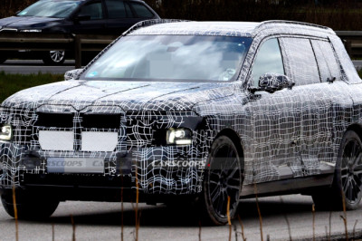 BMW’s iX7 Gets Every Neue Klasse Upgrade Except The One That Would Make It Look Different