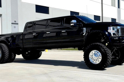 Six-Door Ford F-450 Looks Expensive. Its $1,038 Fuel Bill Agrees