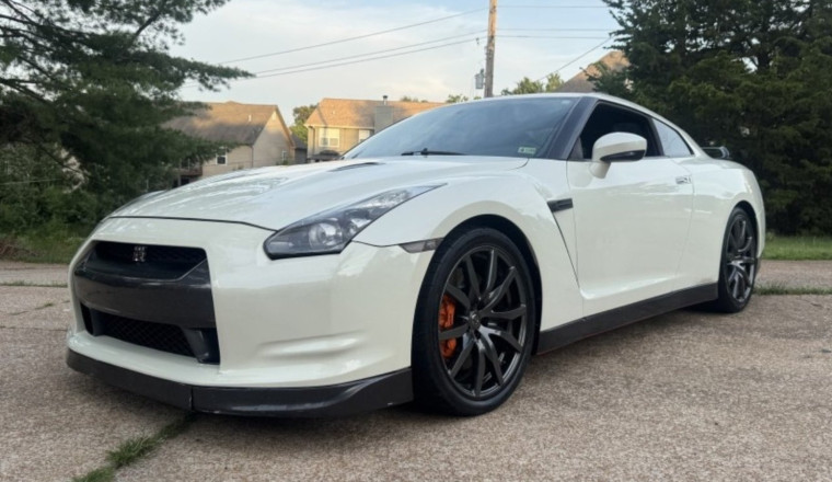 Surely All 14 Previous Owners Took Special Care Of This $49,500 Nissan GT-R