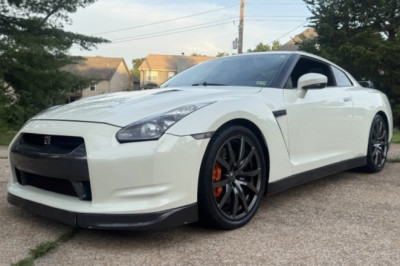 Surely All 14 Previous Owners Took Special Care Of This $49,500 Nissan GT-R