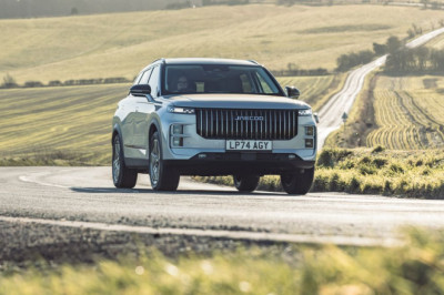 UK's best-selling car is Chinese SUV that looks like Range Rover but costs £14k less