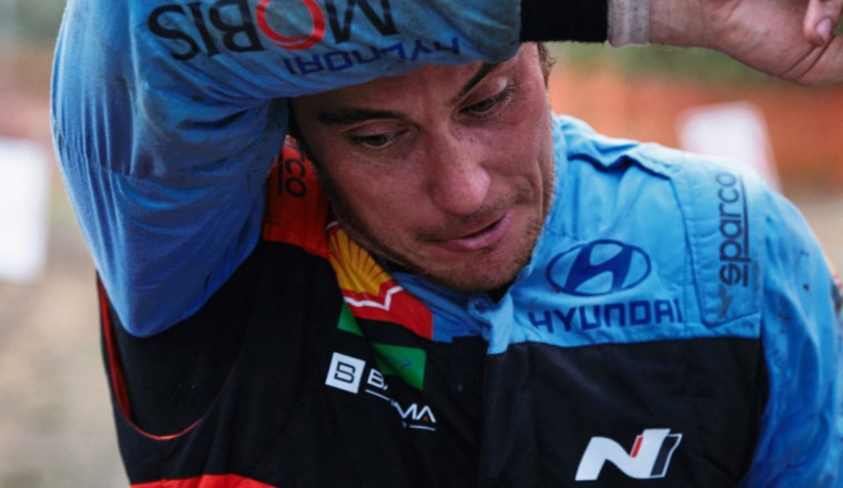 How is Neuville dealing with Hyundai’s recent struggles?