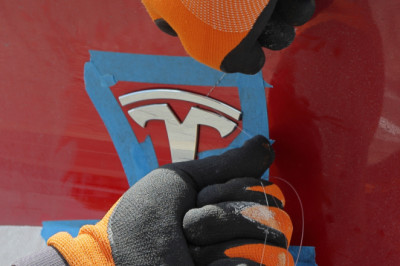 2 Things To Know Before Removing The Badges From Your Car