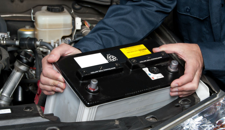 How to recharge a 12V car battery