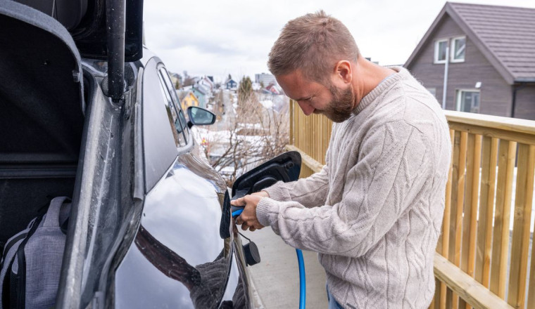 UK 'driveway' rule change with EV 'tipping point' amid high fuel costs