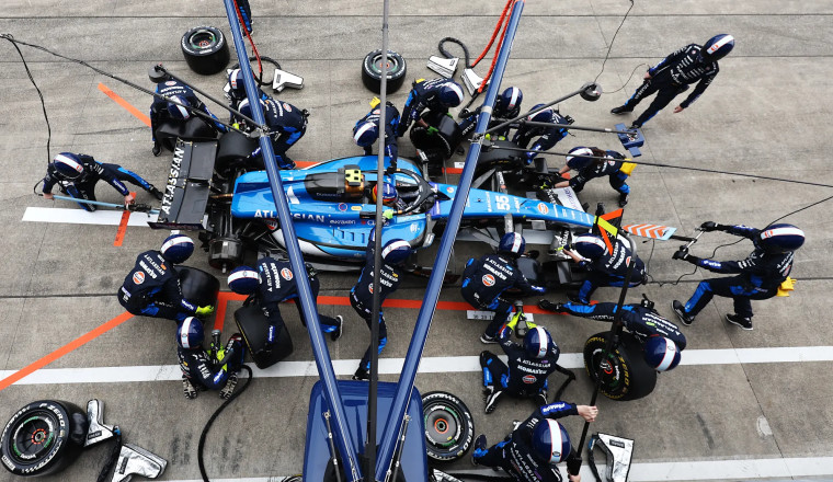 Williams sign long-time Mercedes engineer for key technical role