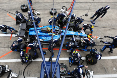 Williams sign long-time Mercedes engineer for key technical role