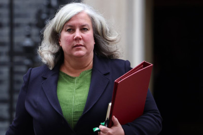 Transport Secretary's car has to be towed 'after hitting a POTHOLE'