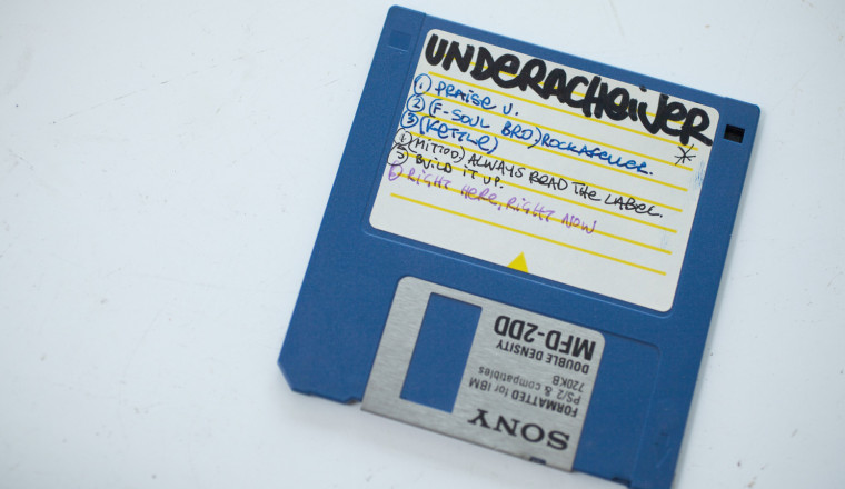 It Seems Your Tesla Will Recognize A 3.5-Inch Floppy Disk Drive