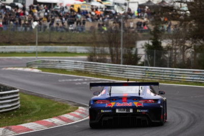 Multi-car crash halts Nurburgring race