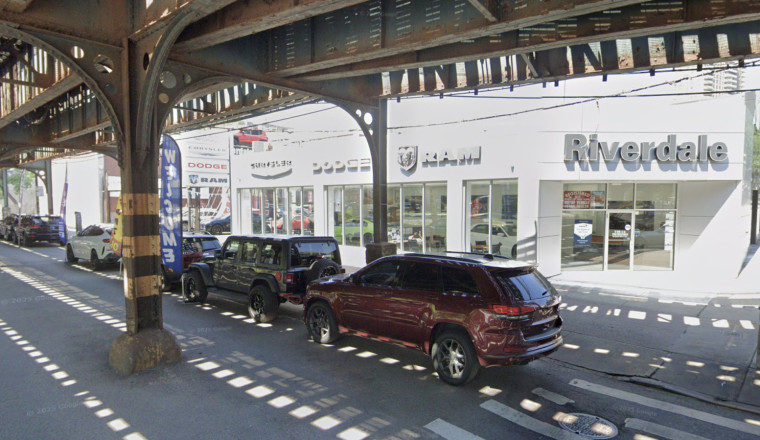 Jeep Dealership Allegedly Forged Buyer's Signature, Sold Him A Car With 6,200 Added Miles And Tacked On An Extra $5,000 Charges