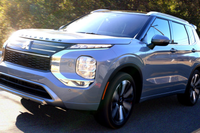 Mitsubishi’s New Hybrid Outlander Makes 174 HP And Barely Cracks 28 MPG