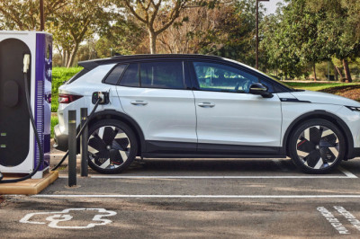 HMRC fights ruling to cut VAT on public EV chargers