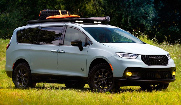 Chrysler Killed The Voyager And Pacifica Hybrid, And Now It’s Considering This