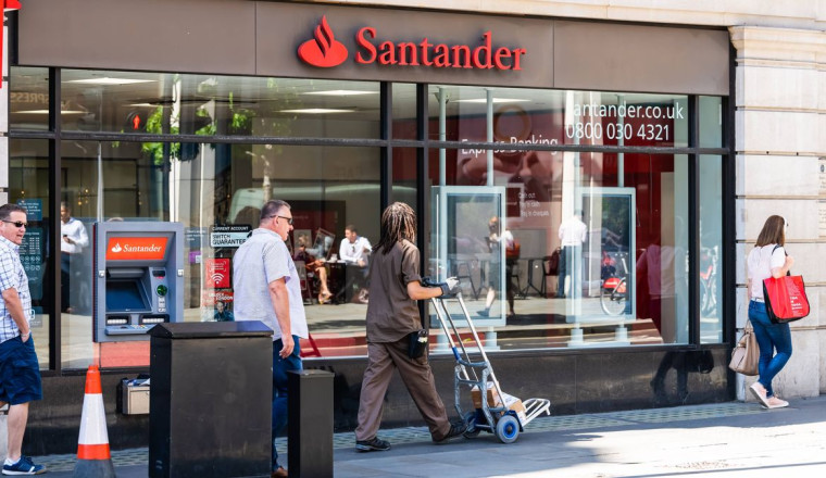 Santander issues major Wednesday update before £829 payouts to customers